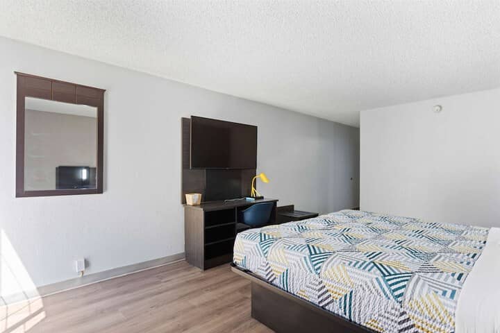 Room 11 of 19