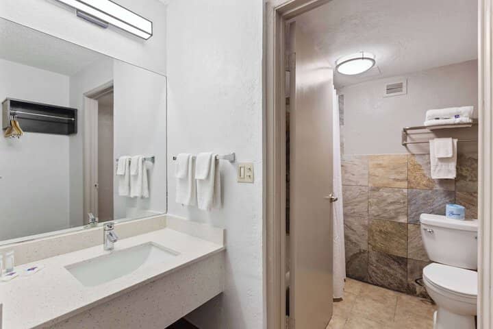 Room 16 of 19