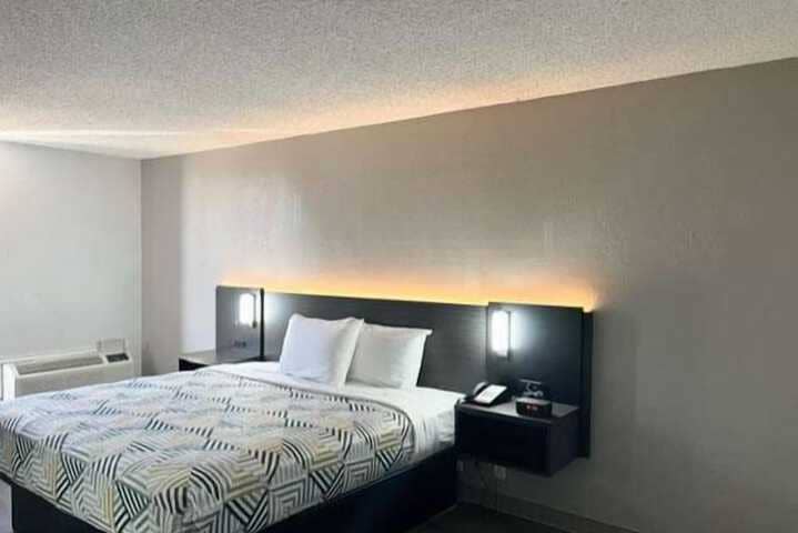 Room 13 of 19